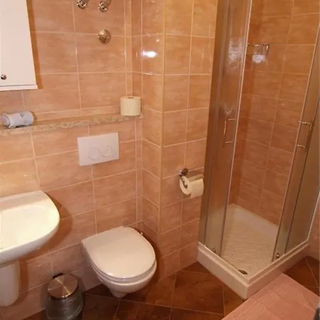 Apartment Studio At 100 M Away From The With Enclosed Garden And Wifi *